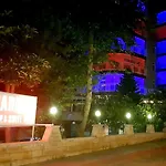 Carmen מלון דירות 3*